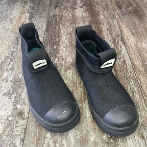 Native Hydroknit Waterproof Boots Size 8